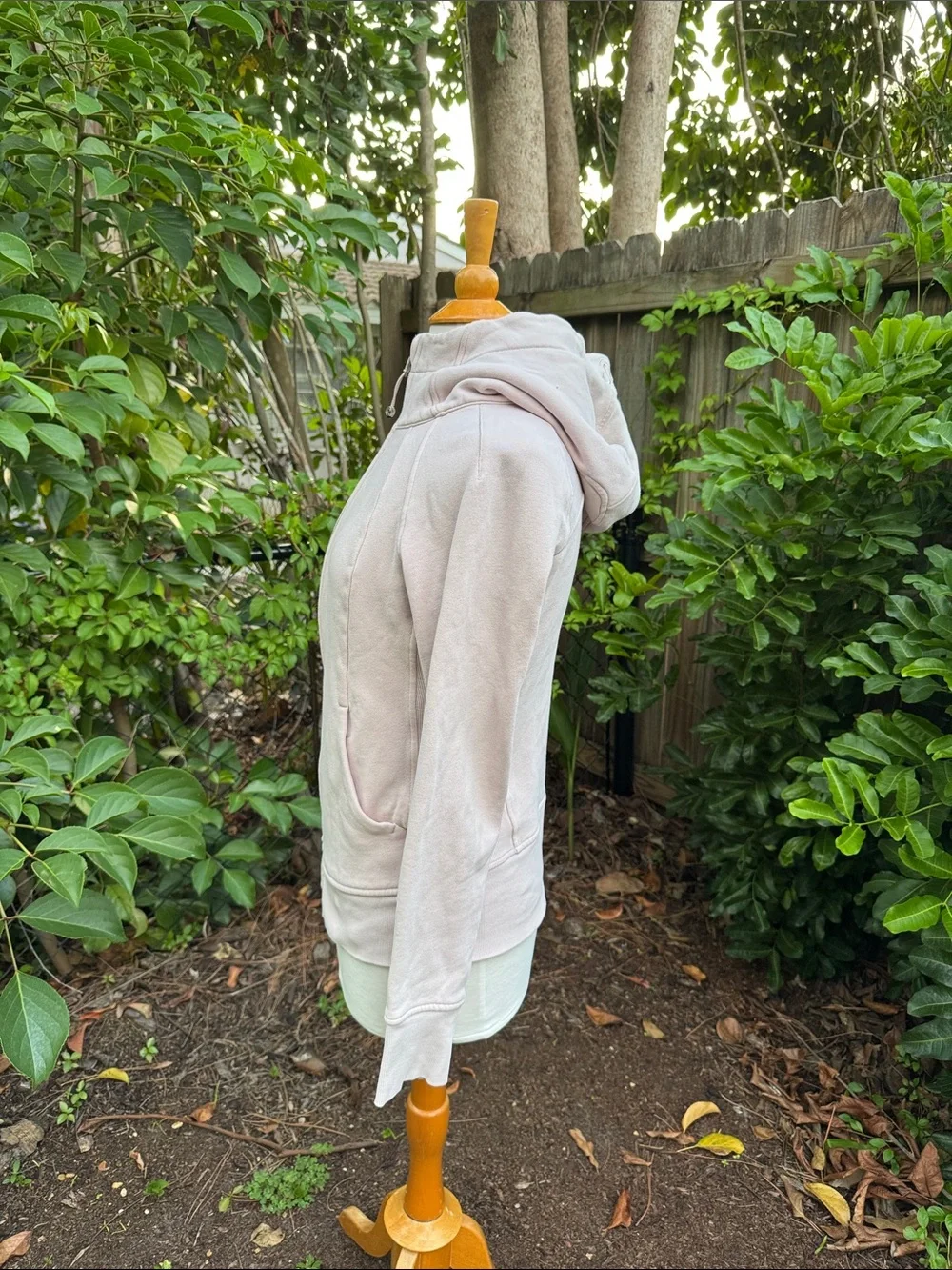 Lululemon Scuba Hoodie *Classic Cotton Fleece*, beige, size 6